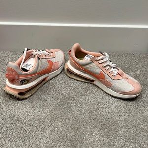 NWOT size 8 Nike sun club
